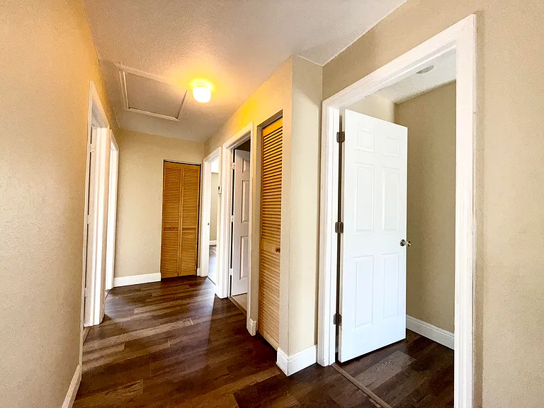 13614 Yarmouth Ct — Photo 16