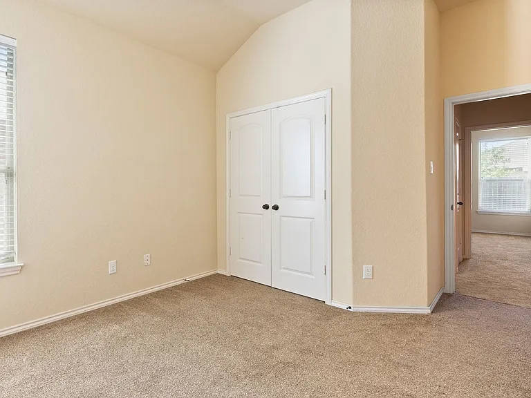 533 Creekside Cir — Photo 12