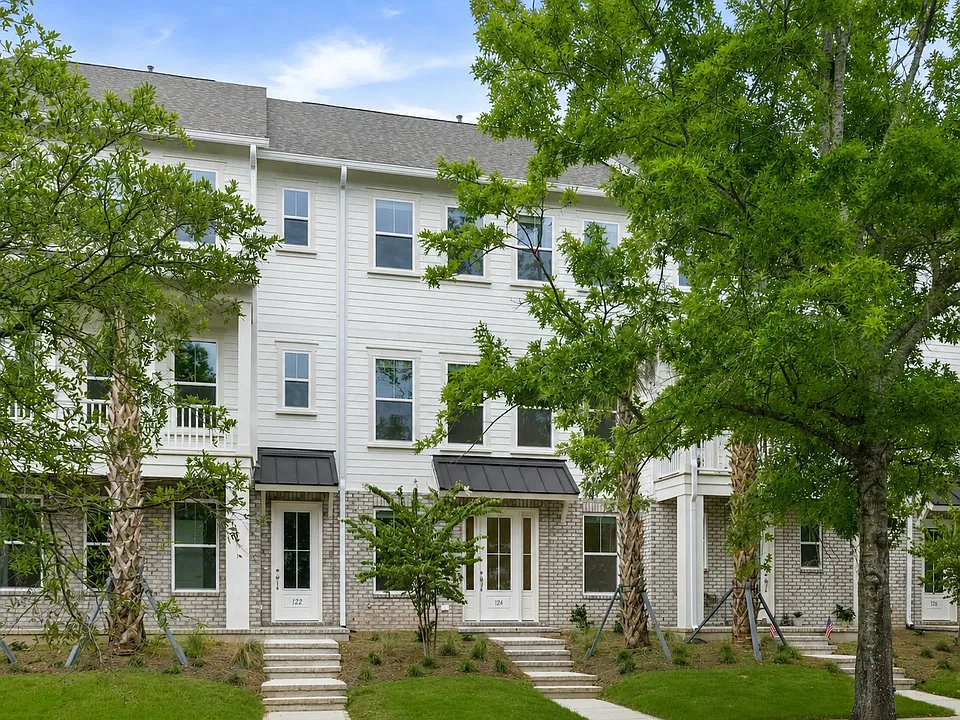 124 Fairbanks Dr