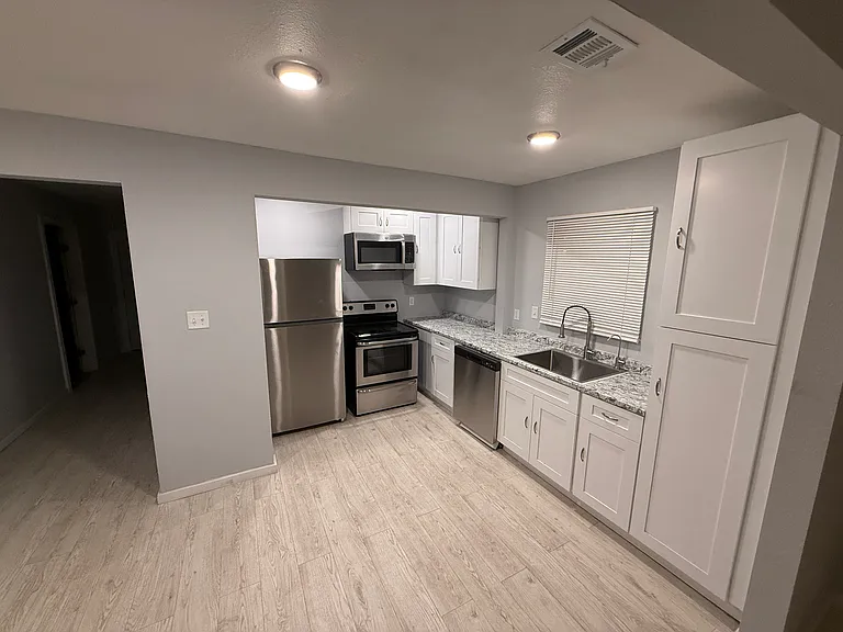 155 Canton — Photo 10