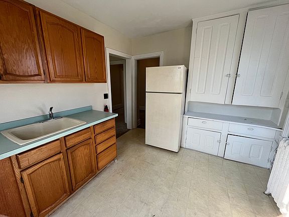 2nd image of 2 Linden Ave #2R