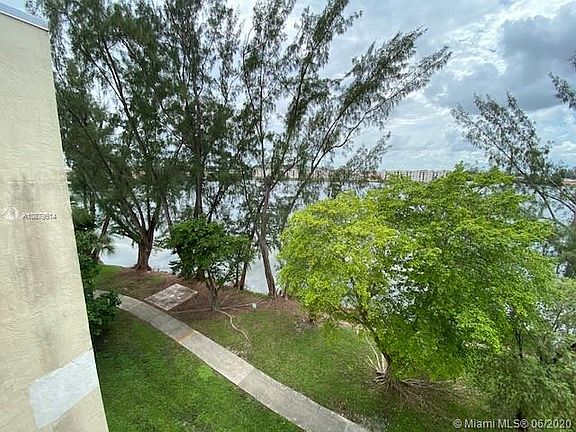 4th image of 10090 NW 80th Ct APT 1530