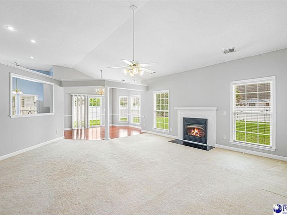 4th image of 724 Aster Dr