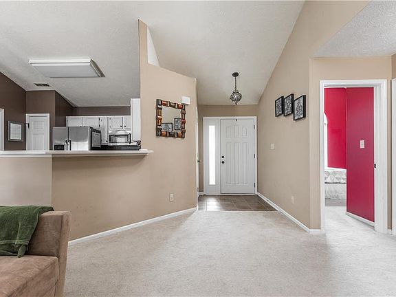 5th image of 739 Woodcote Ln