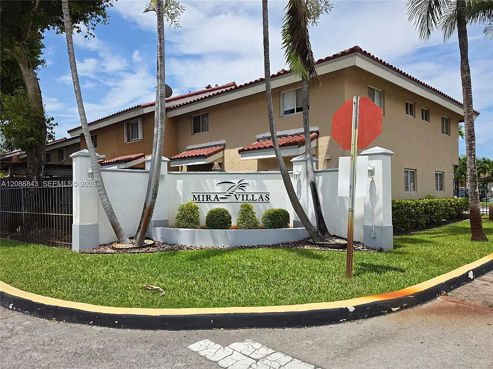 560 NW 82nd Pl #306