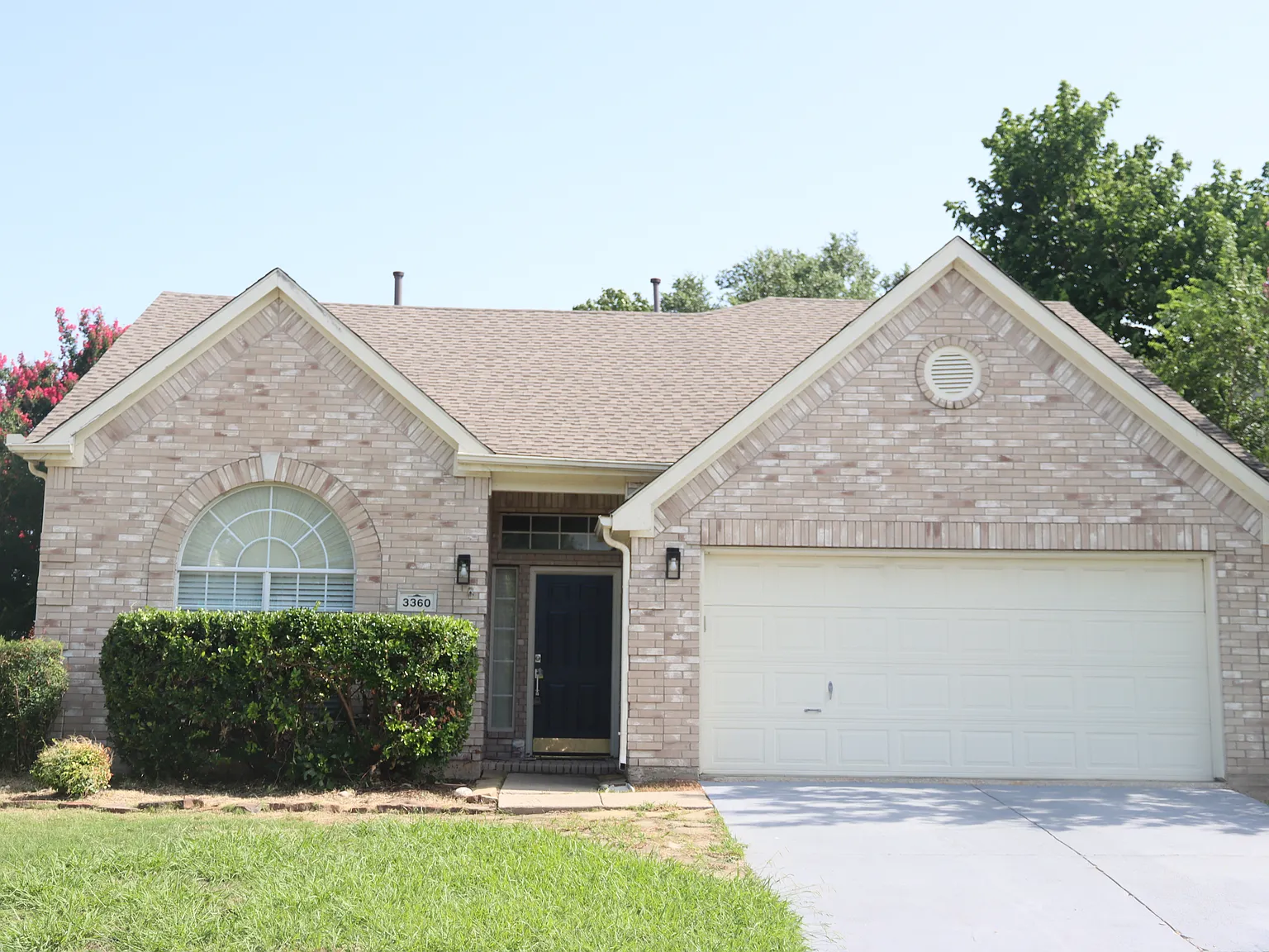 3 bed, 2312 sqft, $2,390 — Photo 1
