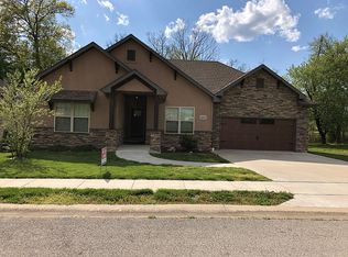 2253 Stonegate Dr, Nevada, MO 64772