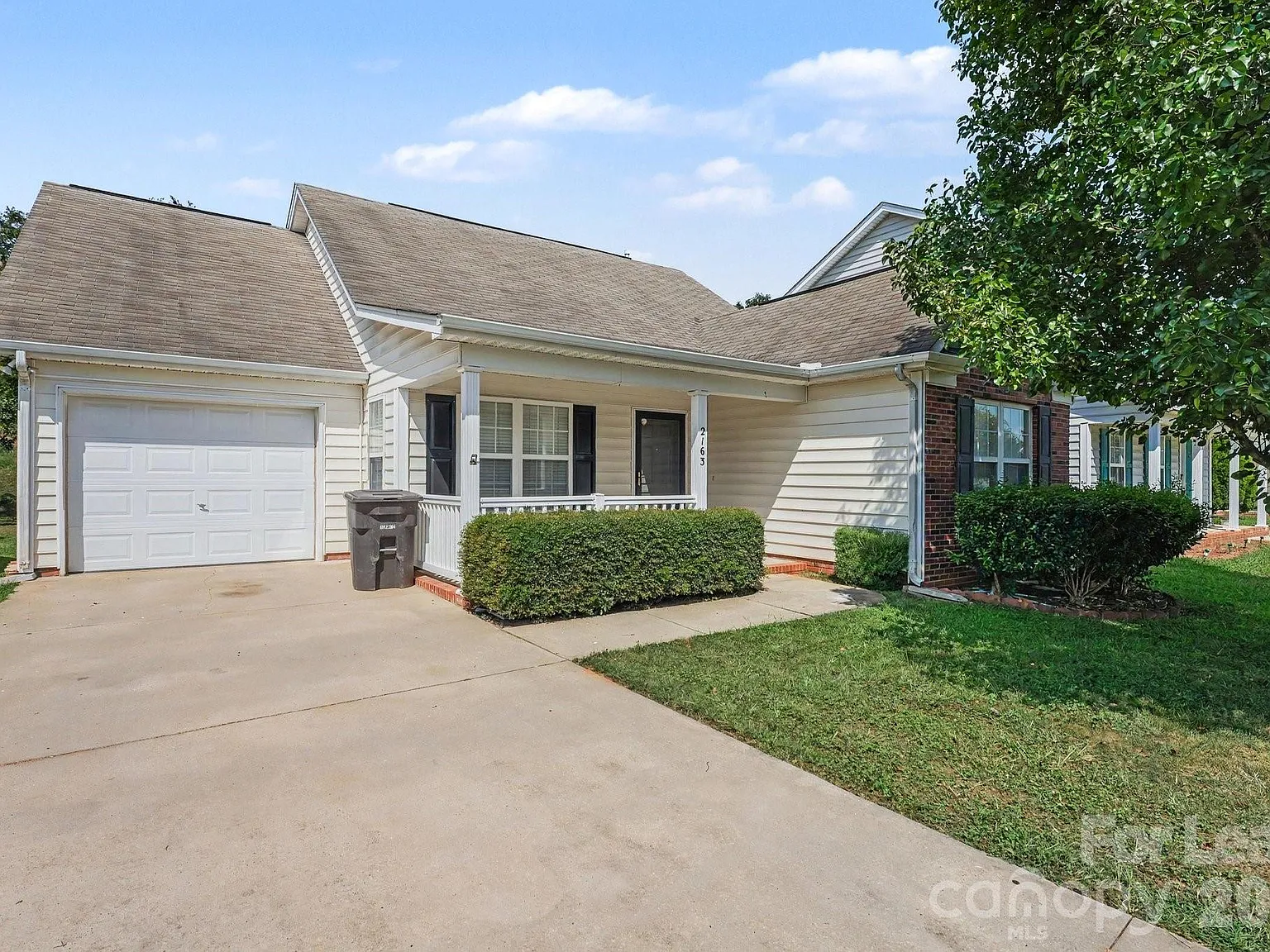 3 bed, 2.0 bath, 1220 sqft, $1,650 — Photo 2