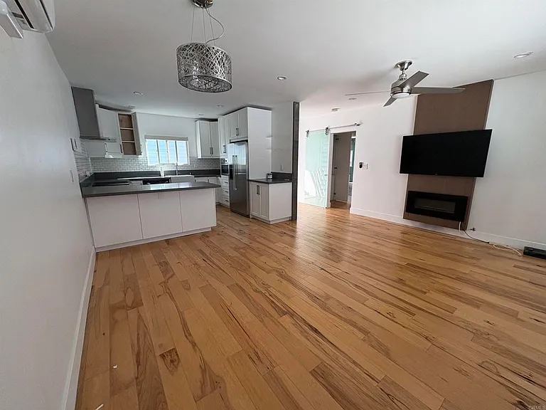 455 Orange Ave #C — Photo 4