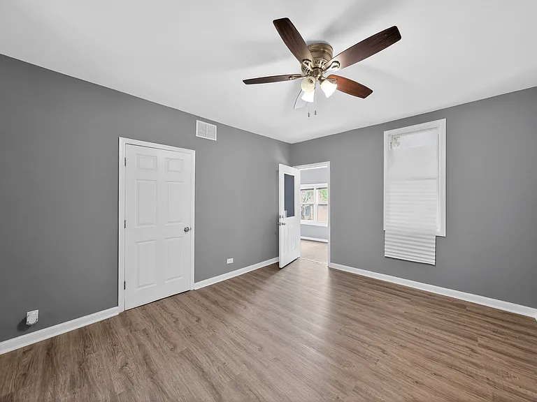 8428 S Escanaba Ave #2 — Photo 8