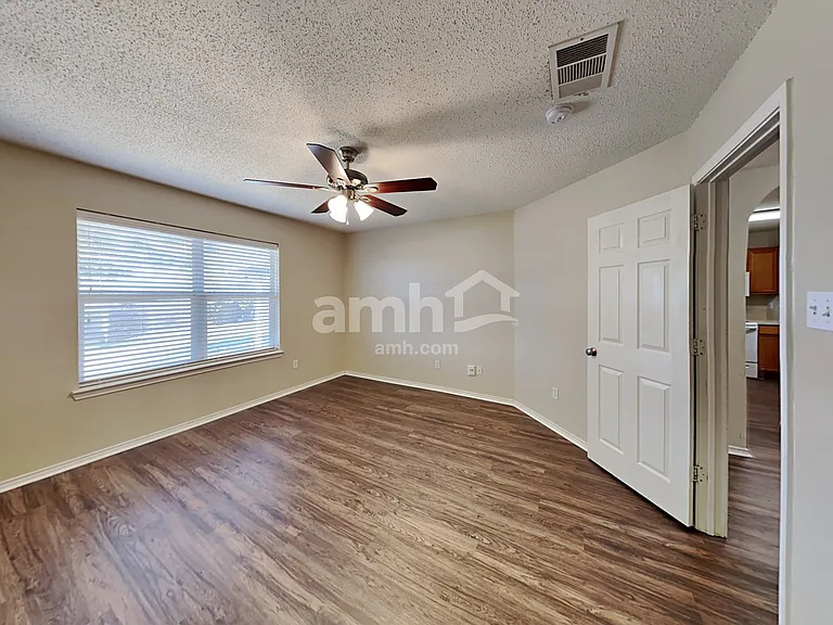 636 Blueberry Hill Ln — Photo 11