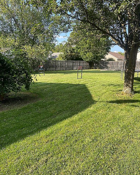 Lrge fenced in backyard