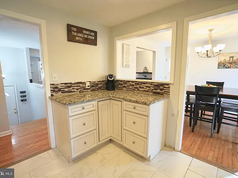4218 University Dr — Photo 7