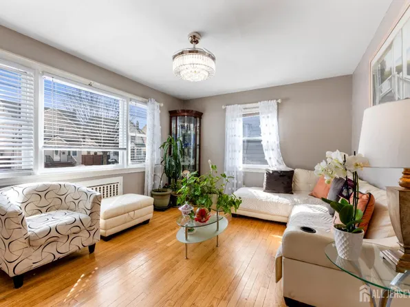 95 William Pl, Totowa, NJ 07512