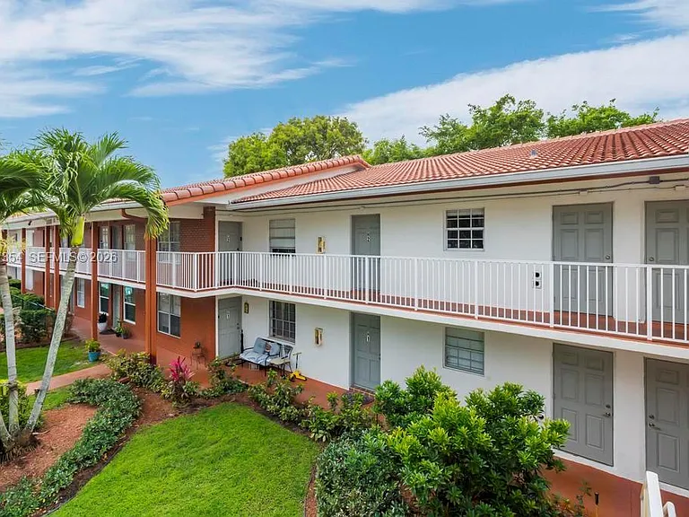 3100 Coral Springs Dr #2H — Photo 1