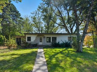 630 Kinnickinnic St, Hudson, WI 54016