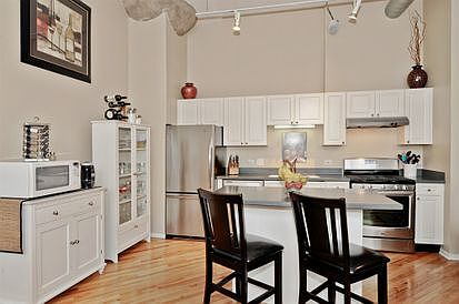 4th image of 1801 W Larchmont Ave APT 401