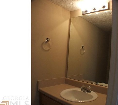 Main Level 1/2 Bath Powder Room