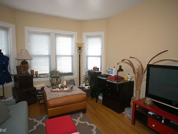 5th image of 2836 N Francisco Ave APT 3B