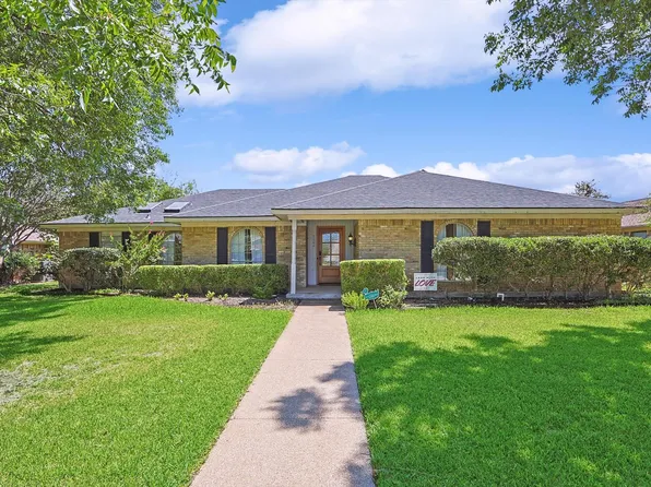 132 N Spring Creek Dr, Richardson, TX 75081