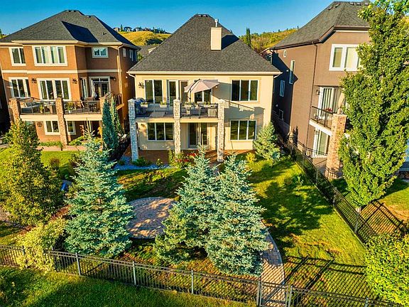 2nd image of 23 NE Cranbrook Way SE