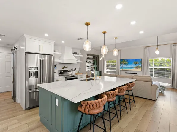 3745 Weymouth Cir, Naples, FL 34112