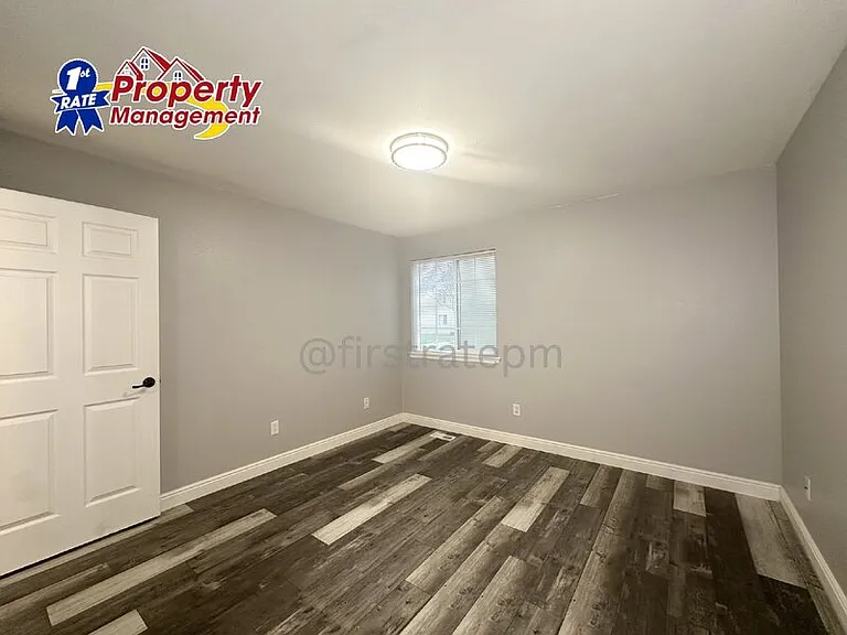 10042 W Garverdale Ln #201 — Photo 12