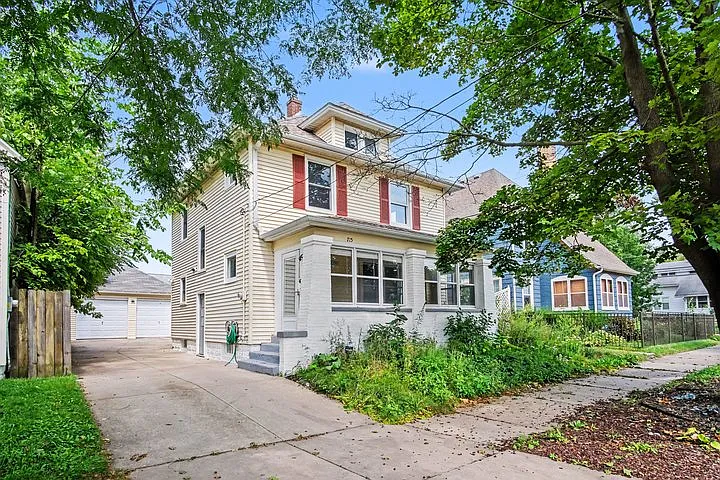 3 bed, 1.5 bath, 1356 sqft, $2,200 — Photo 3