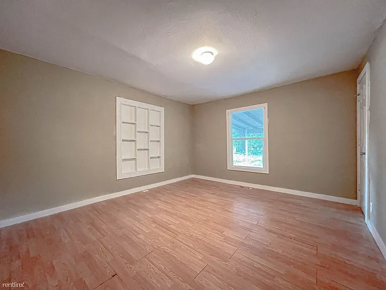 636 N Wilcox St — Photo 10
