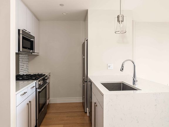4th image of 242 Elizabeth St #Penthouse