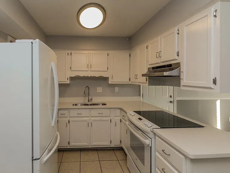 5691 Briarwood Dr — Photo 6