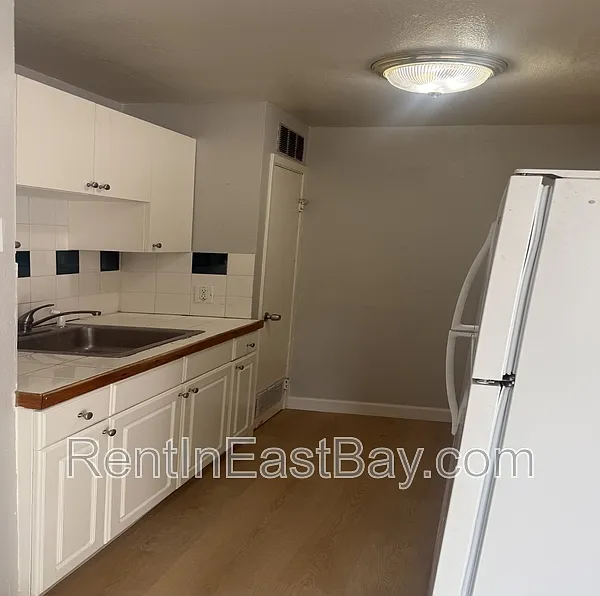 6701 Laird Ave — Photo 2