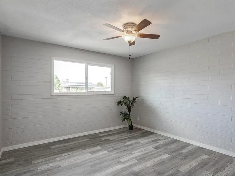 1224 N Palm Ln — Photo 5