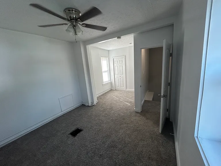 2141 Bradley Ave — Photo 21