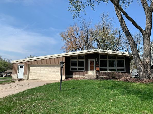 207 E Douglas Ave