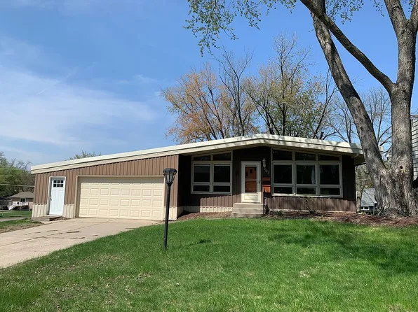 207 E Douglas Ave, Fergus Falls, MN 56537