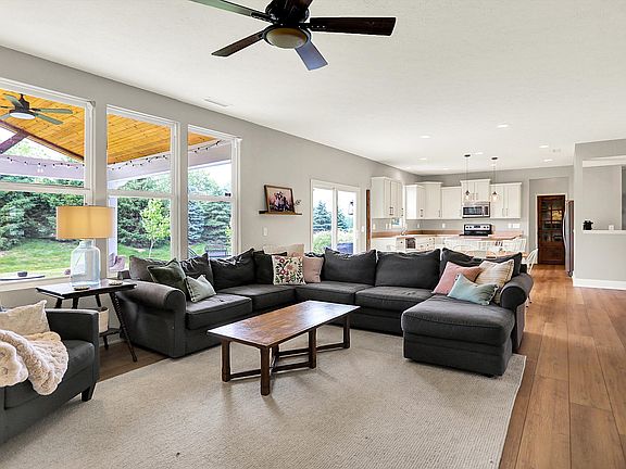 4th image of 848 Silverheels Dr
