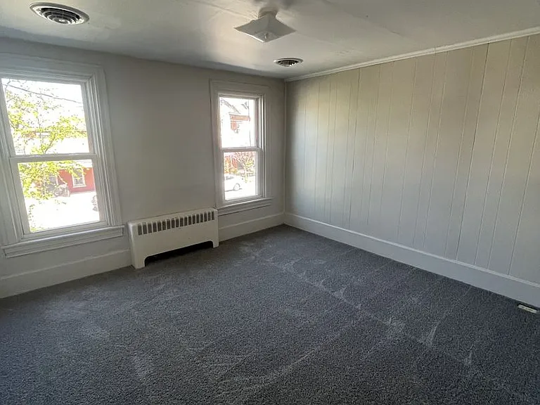 236 E King St — Photo 13