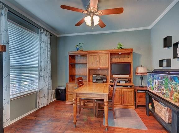 3rd image of 1719 Broadmoor Dr