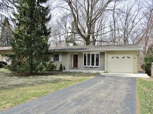 1408 Dunstan Rd, Geneva, IL 60134