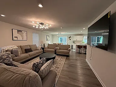 111 Dursley Cir — Photo 5