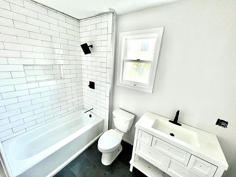 145 Surrey St #1 — Photo 10