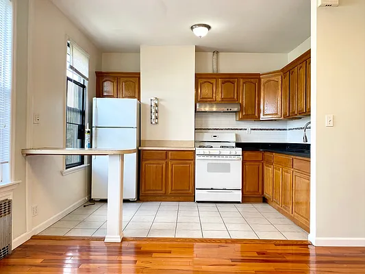 Rented by Purple Stone Realty LLC | media 2