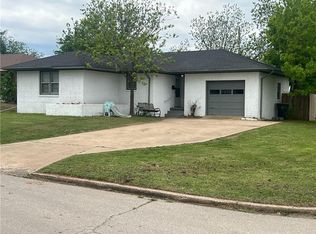 309 N 17th St, Chickasha, OK 73018