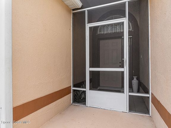 3rd image of 1235 White Oak Cir