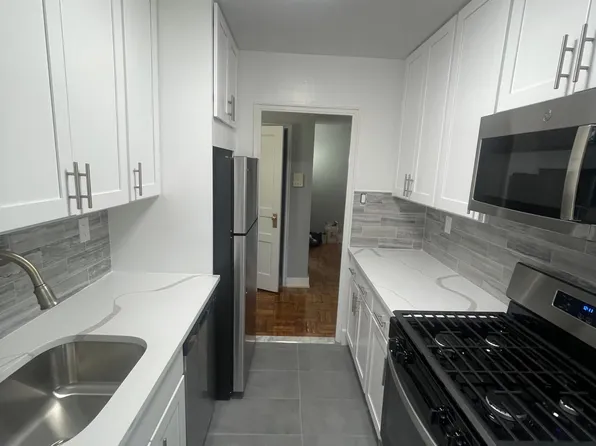 190-06 69th Ave APT 1C, Fresh Meadows, NY 11365