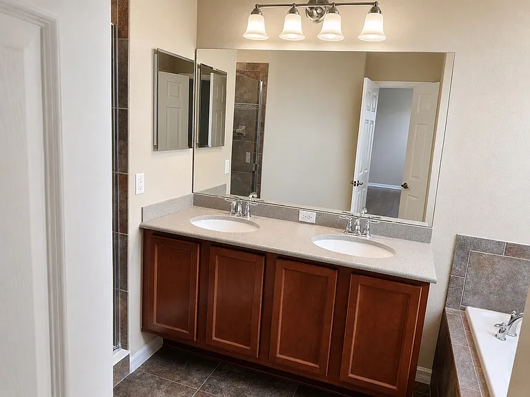 1932 Varick Way — Photo 15