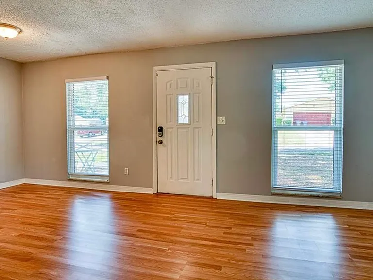 2313 Merrily Cir N — Photo 13