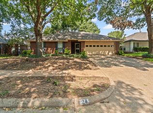 24 Saint Charles Pl, Midlothian, TX 76065
