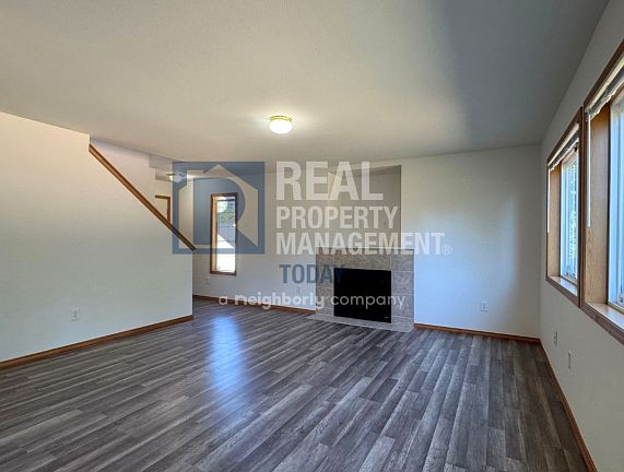 5th image of 427 175th St S